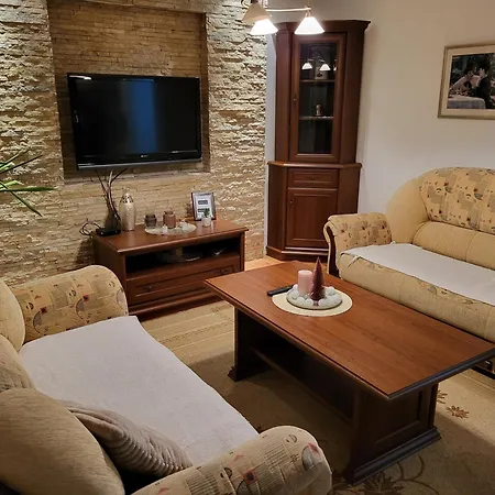 Luxury 公寓 姆拉代诺瓦茨