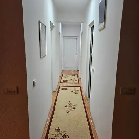 Luxury Apartment *